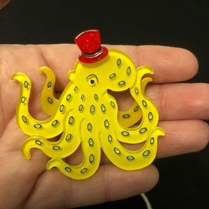 Erstwilder Armed and Dangerous brooch